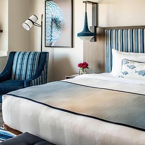 Zimmer mit Kingsize-Bett